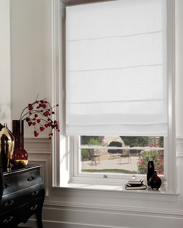 What are some retailers that sell blinds in the United Kingdom?
